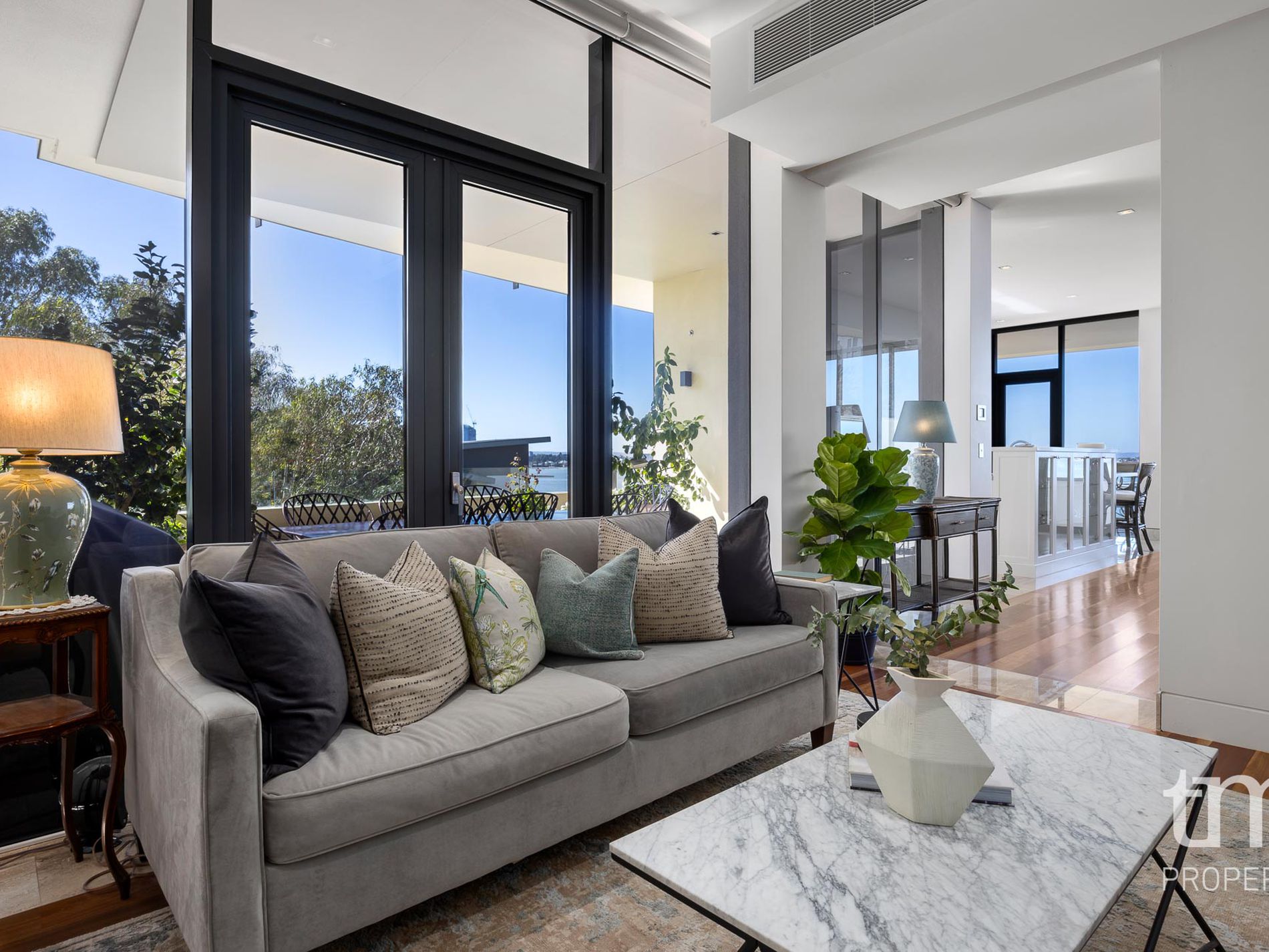 9 / 8 Mounts Bay Road, Crawley