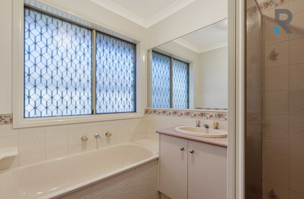 15 Edgewood Road, Roxburgh Park
