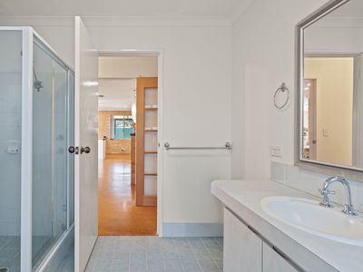 2 Stenton Gardens, Kinross