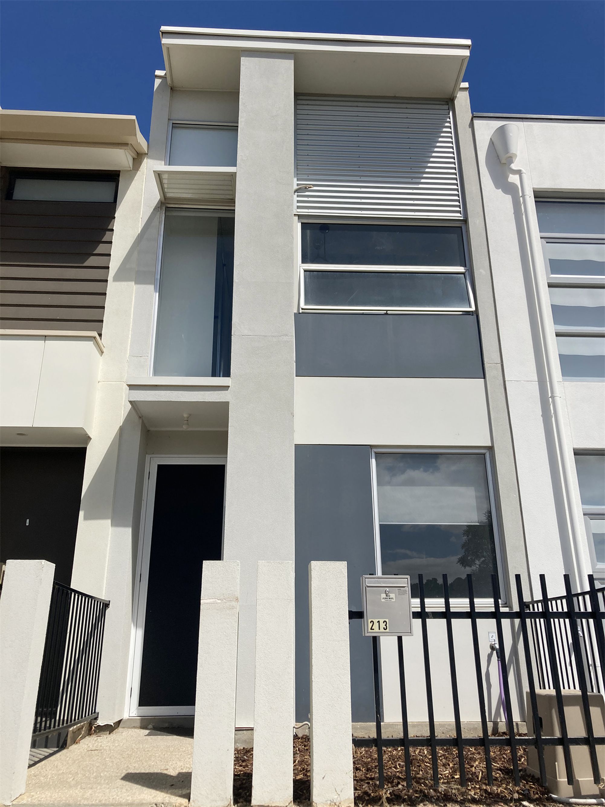 213 East Parkway, Lightsview