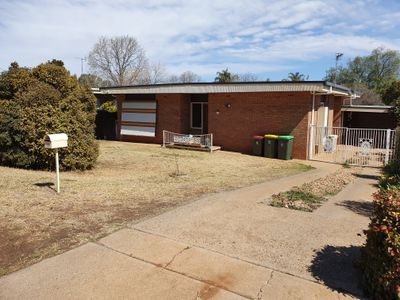 17 Brigalow Avenue, Dubbo