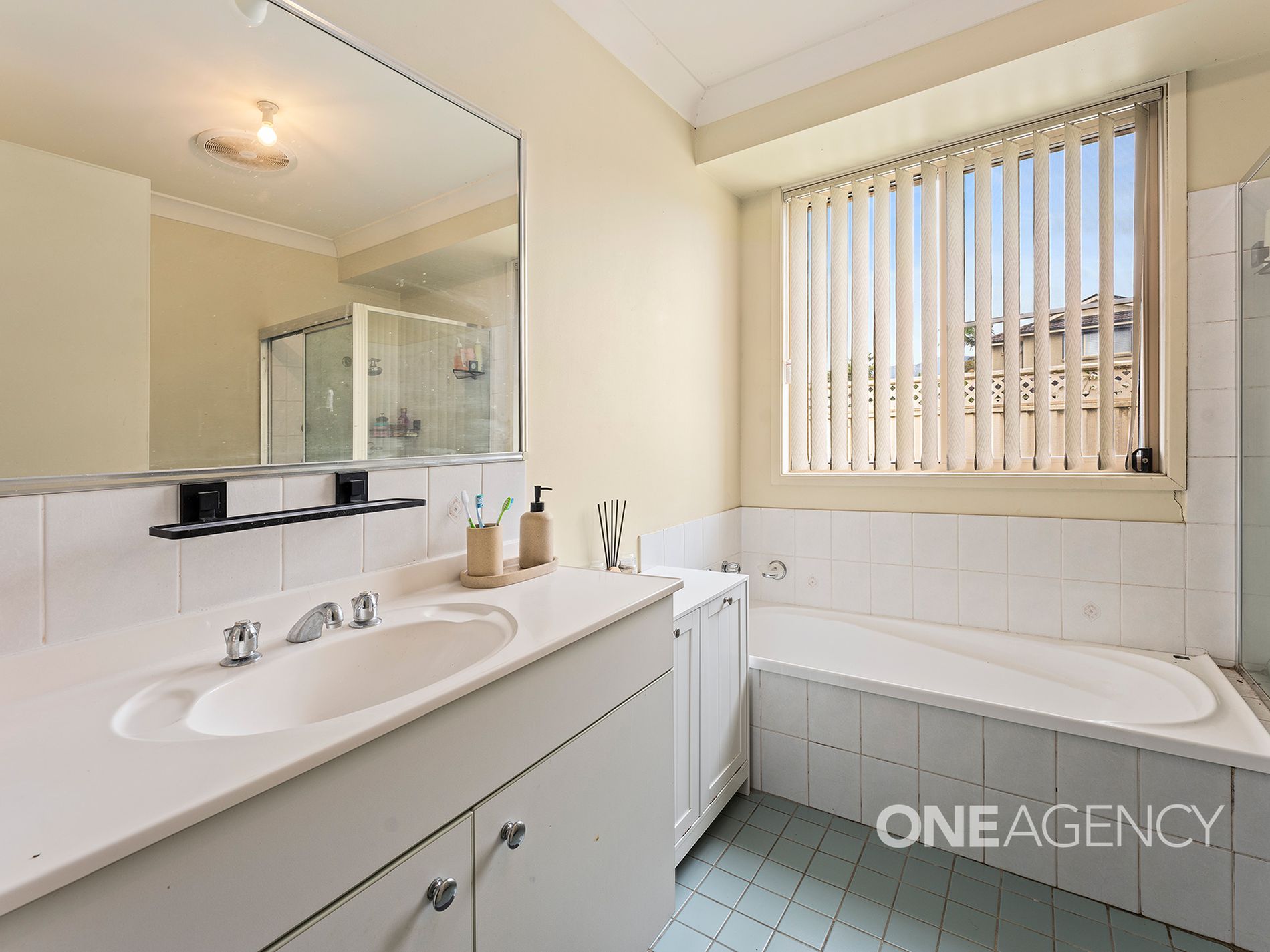 77 Huxley Drive, Horsley