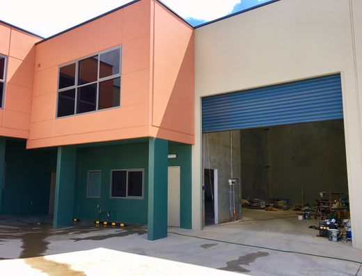 Good sized warehouse 