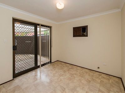 1 / 15 Rentney Way, Willetton