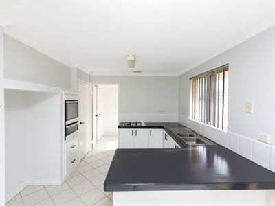 a / 18 Seashore Mews, South Bunbury