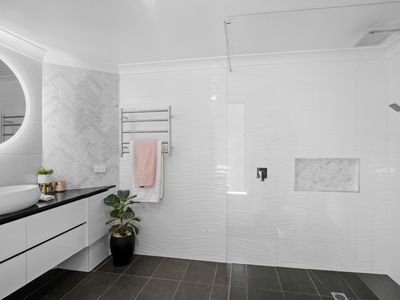 4 Darnay Road, Broadbeach Waters