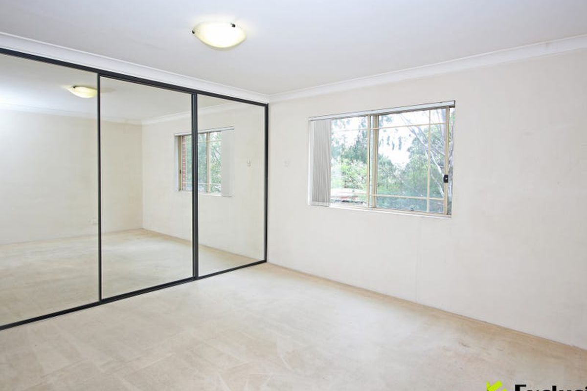 15 / 8-12 Hornsey Road, Homebush West