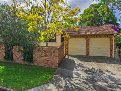 14 Buckle Cres, West Wollongong