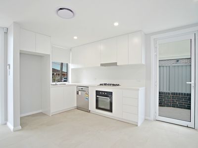 1 / 11 Junction Rd, Moorebank