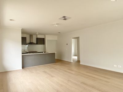 35 Honeycomb Avenue, Manor Lakes