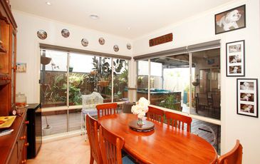 6 Sunhill Court, Beaconsfield