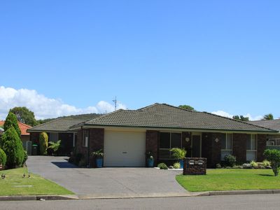 2 / 12 Hesper Drive, Forster