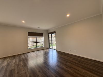 92 Treeve Parkway, Werribee