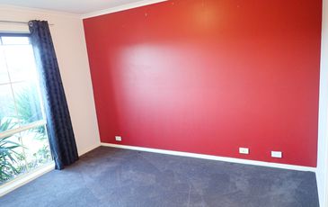 8 / 12 RENLIK COURT, Pakenham
