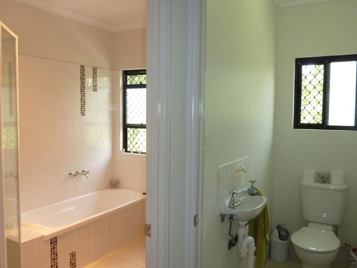 12 Countryview Drive, Atherton