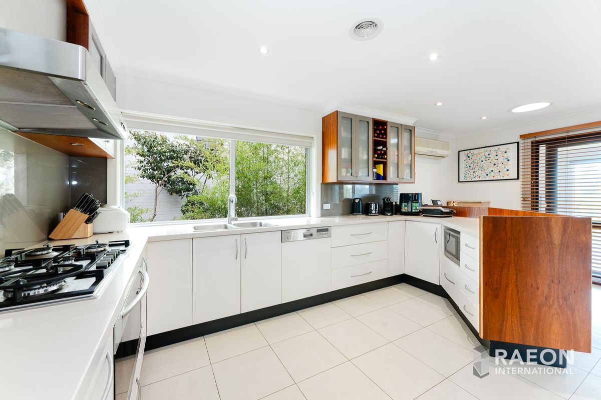 77 Mountain View Road, Balwyn North