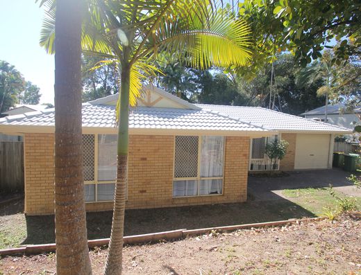 Tidy home in great location image 1