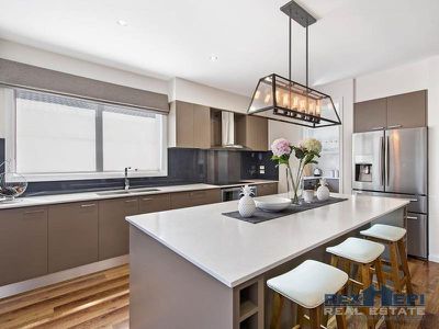 56 Linden Tree Way, Cranbourne North