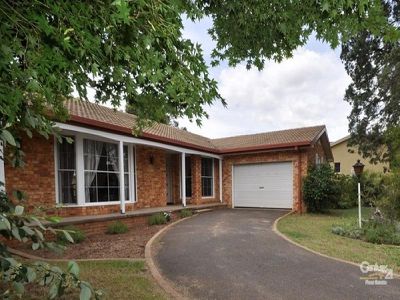 33 Hazelwood Drive, Dubbo