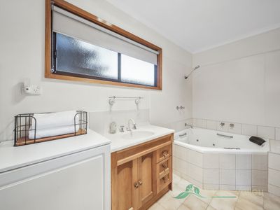 13 Saint Bernard Drive, Tawonga South