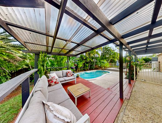 Don't Miss This Opportunity - Family Home with Pool & Side Access ! image 12