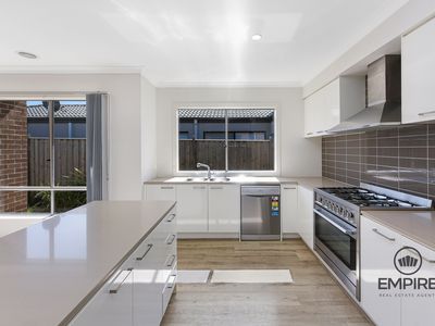 22 Hallyburton Drive, Clyde North