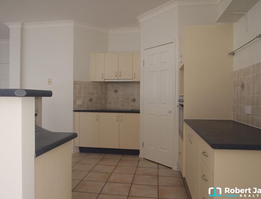 Noosa Waters Family Home image 6