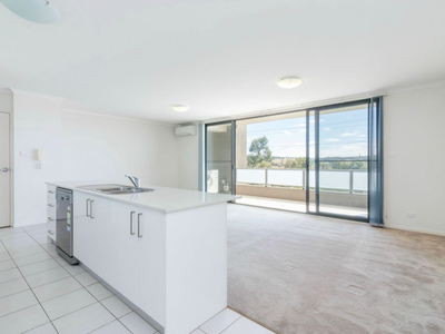 8 / 88 Henderson Road, Queanbeyan