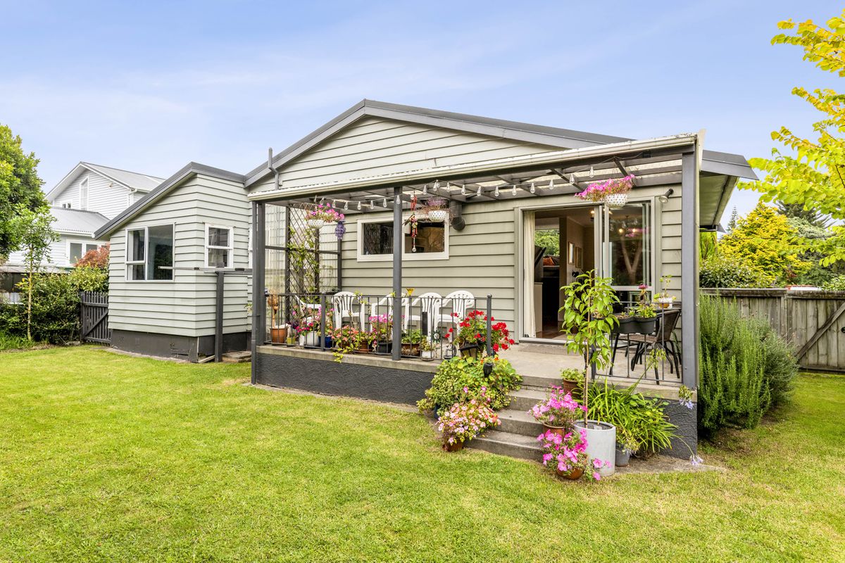 33 Ocean Road, Paraparaumu Beach
