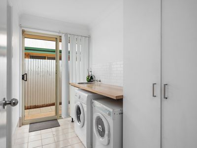 2 / 4 Nepean Grove, Hannans