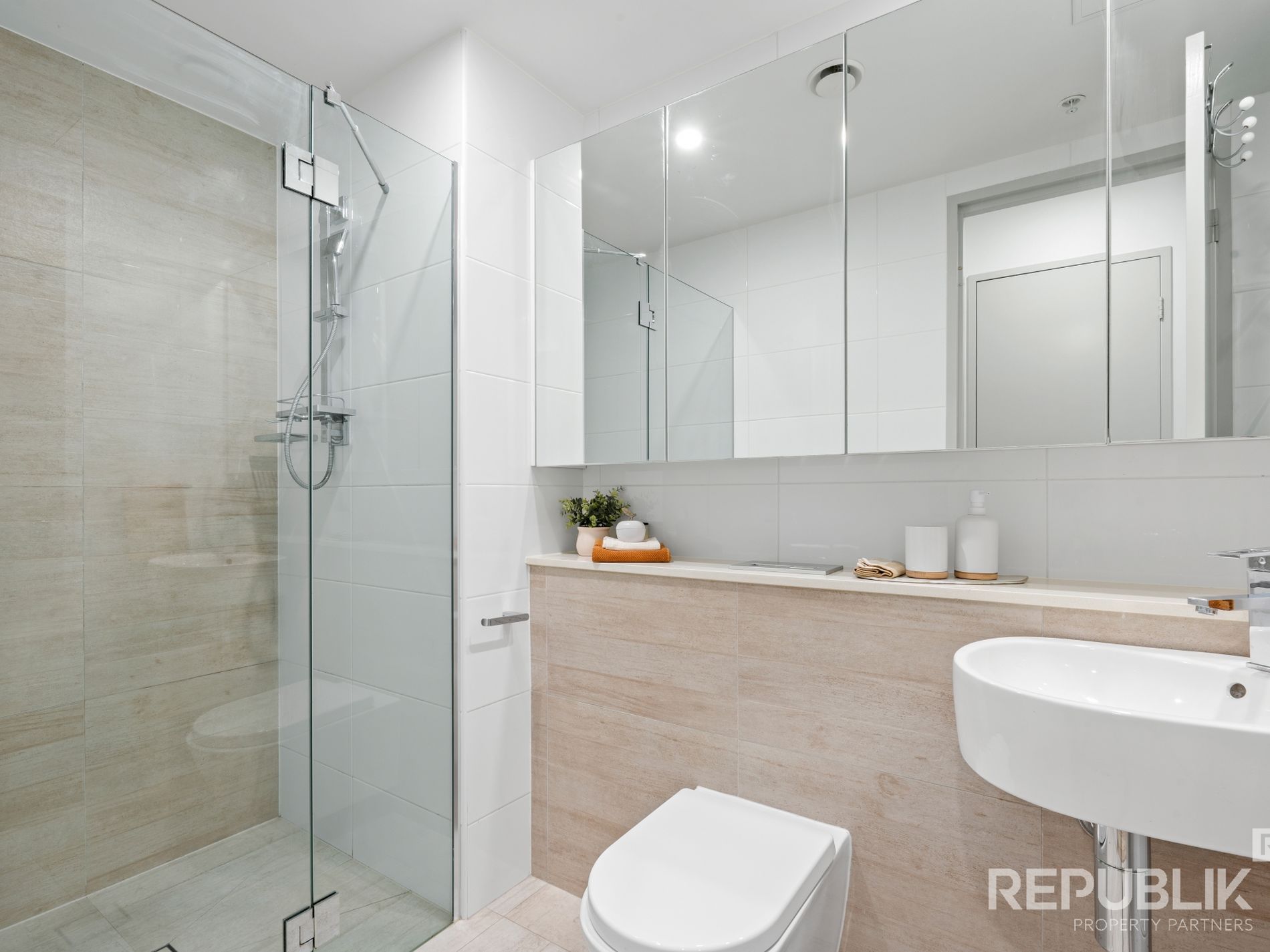 706 / 2 Como Crescent, Southport
