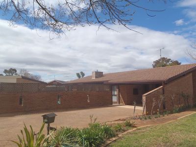3 Osborne Place, Dubbo