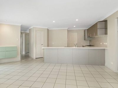 14 Hilltop Crescent, Flagstone