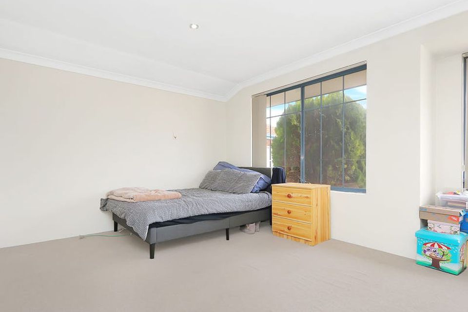 6 Coorong Turn , Warnbro