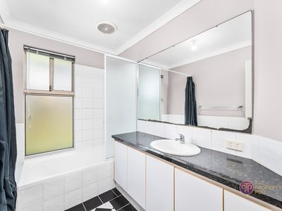 2 / 32 Barnsley Street, Queens Park