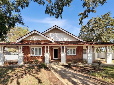 PART / 8 Battye Street, Forbes