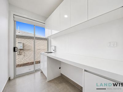 9 Armstrong rise, Maddingley