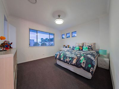 24 Feathertail Pl, Wakerley