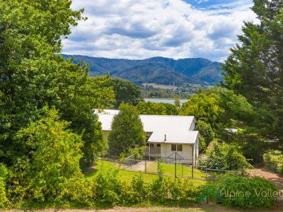 18 Mountain Avenue, Mount Beauty
