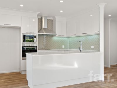 9 / 11 Eden Court, Nerang