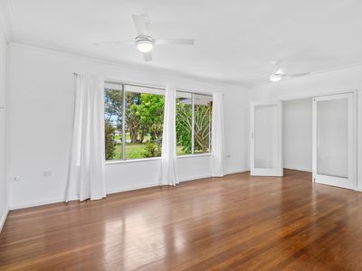 211 The Lakes Way, Forster
