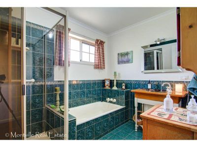 6 Frangipanni Court, Montville