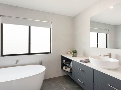 12A Elizabeth Parade, Tura Beach