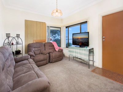 374 Northcliffe Drive, Lake Heights