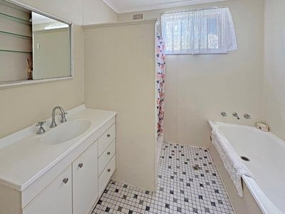 2-4 Breeza Street, Carroll