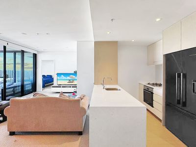 20801 / 320 MacArthur Avenue, Hamilton