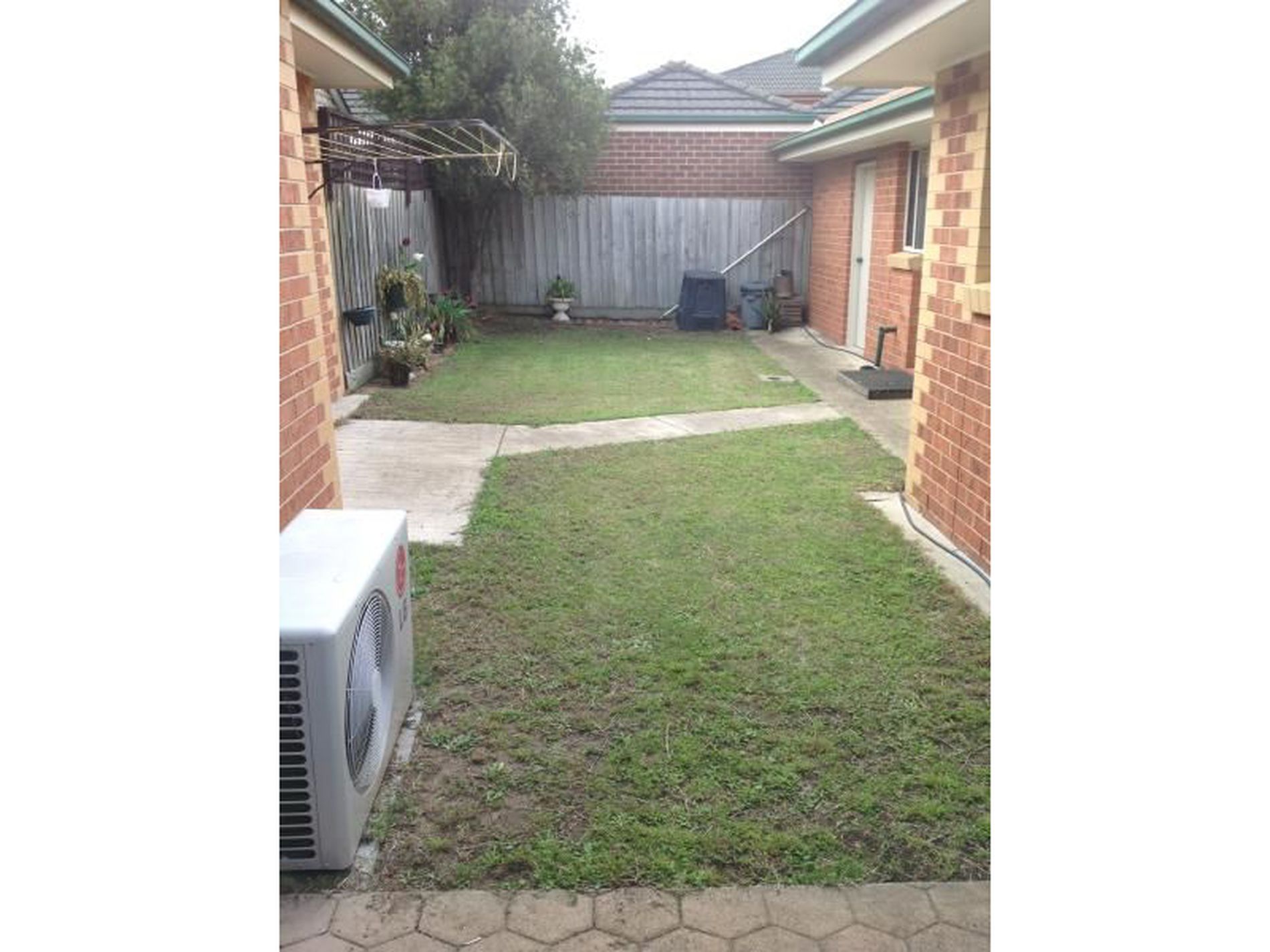 1 / 8 Moulemein Court, Hamlyn Heights