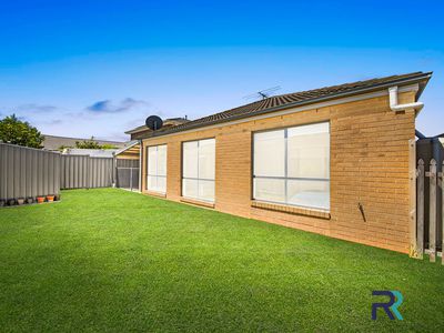 5 EMMETTS MEWS, Deer Park