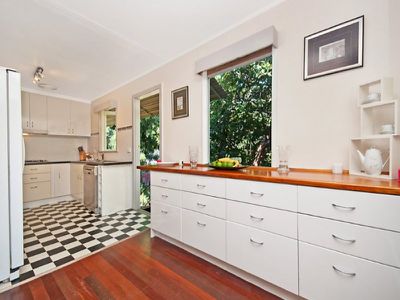 10 Buck Street, Mysterton