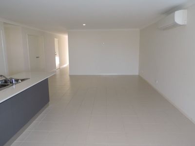 16 Midgegooroo Street, Ellenbrook